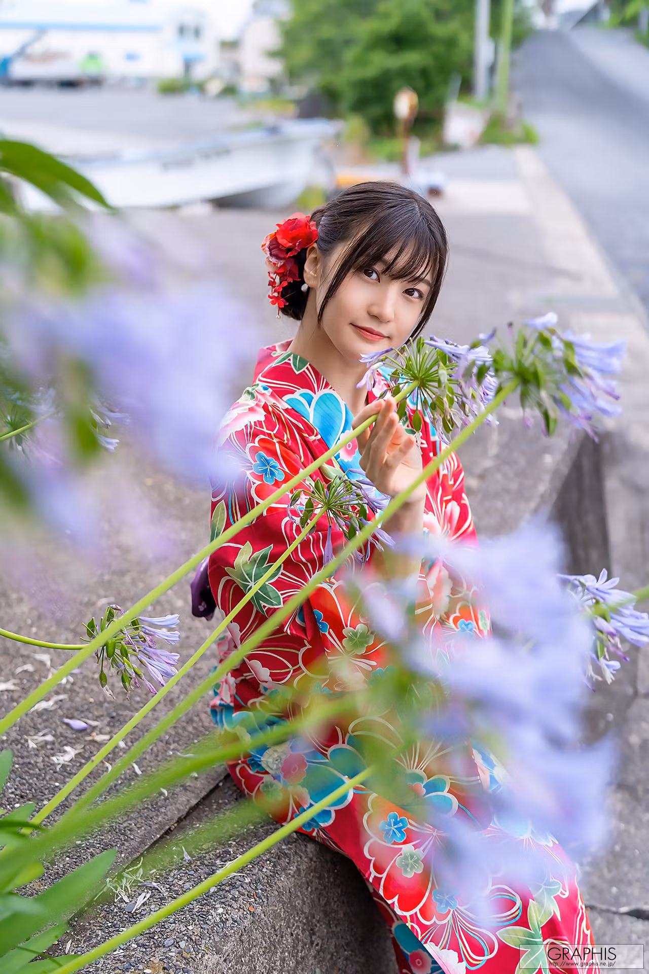 海边堤坝背景下的小清新户外性感女性诱惑